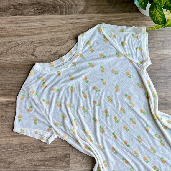 Zoe + Liv Target Pineapple Print Short Sleeve Crew Neck Sheer Tee - Size M - Picture 2 of 8